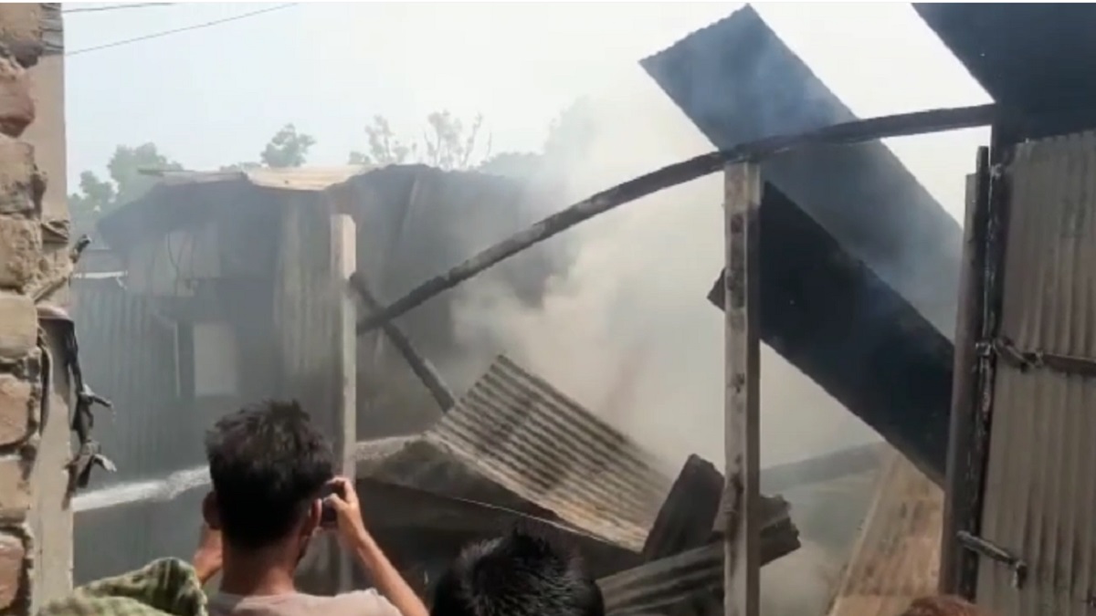 মুন্সিগঞ্জে আগুনে পুড়ে ছাই গুদাম-কারখানা