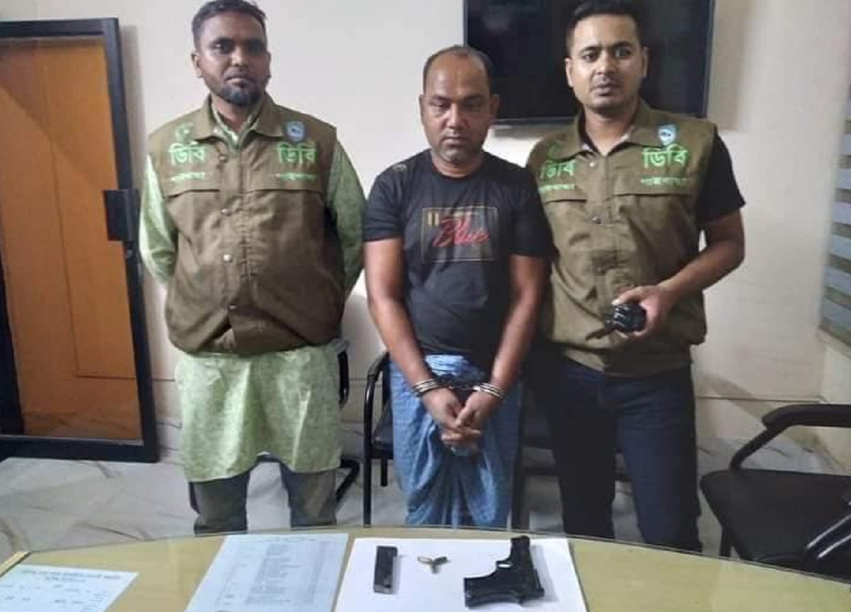 গাইবান্ধায় বিদেশি পিস্তল ও গুলিসহ মাদক কারবারি গ্রেফতার