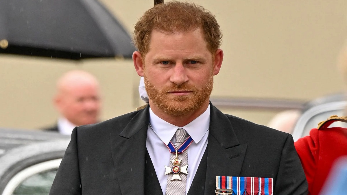 রাজপরিবারের শত বছরের ঐতিহ্য ভেঙে আদালতে যাচ্ছেন প্রিন্স হ্যারি