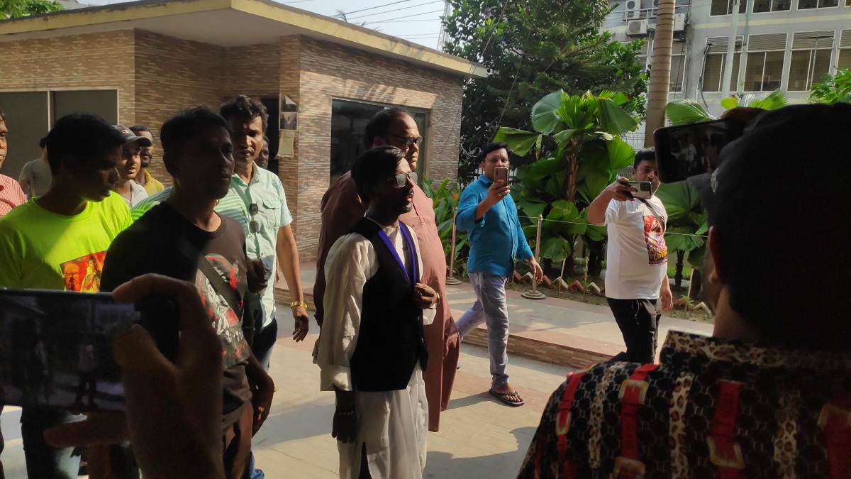 ফারুকের আসনে উপনির্বাচনে প্রার্থী হচ্ছেন হিরো আলম