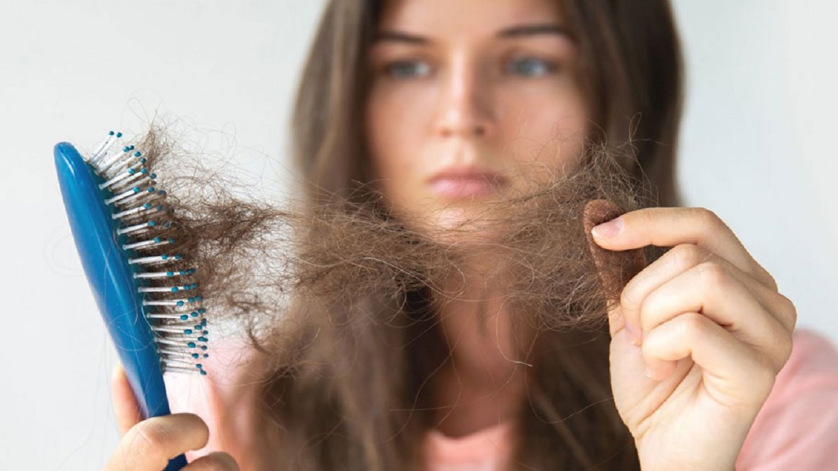 গরম-ঘামে চুল পড়া বেড়েছে? চটজলদি সমাধান আছে বাড়িতেই