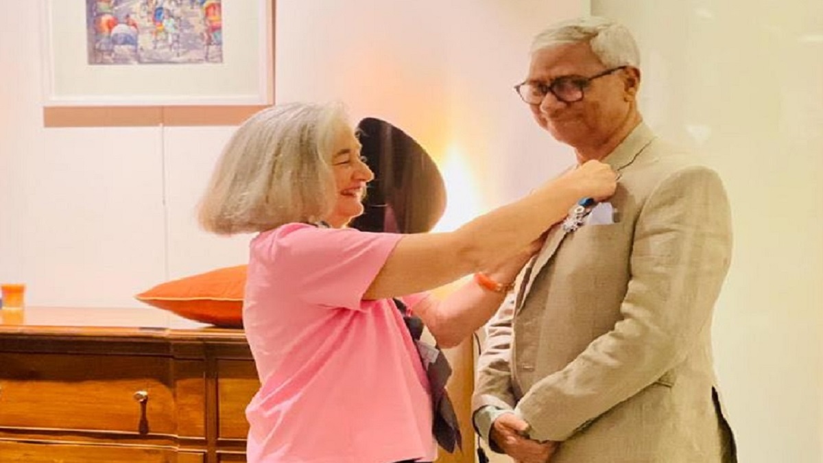 ফ্রান্সের নাইটহুড সম্মাননা পেলেন বাংলাদেশি অধ্যাপক