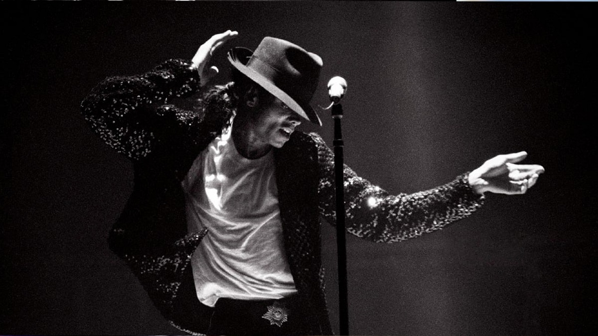 মাইকেল জ্যাকসনের ‘মুনওয়াক’ নাচের সেই হ্যাট নিলামে তোলা হচ্ছে