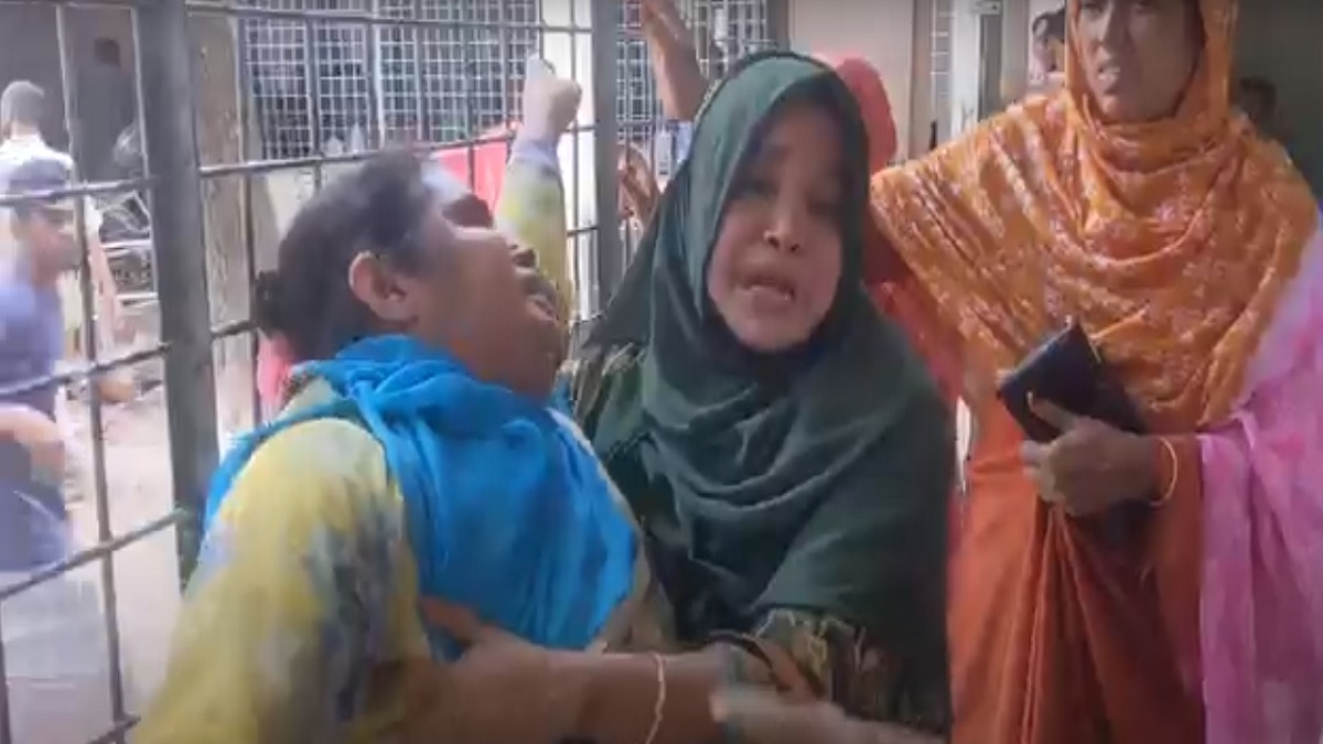 নরসিংদীতে ট্রাক চাপায় দলিল লেখকসহ নিহত ২