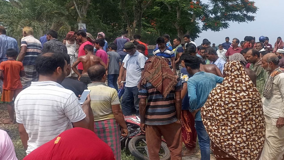 নাটোরে ট্রেনের ধাক্কায় স্বামী-স্ত্রীর মৃত্যু