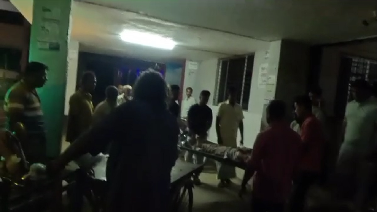 নাটোরে ব্যবসায়ীকে কুপিয়ে লাখ টাকা ছিনতাই