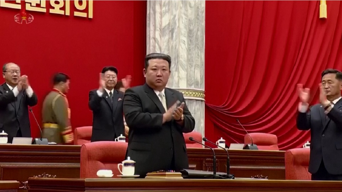 অস্ত্রভাণ্ডার সমৃদ্ধ ও আধুনিকায়নের ওপর গুরুত্ব দিচ্ছে উত্তর কোরিয়া