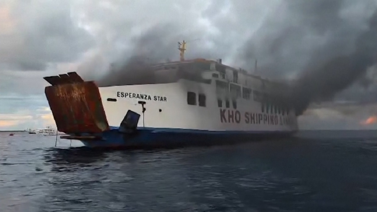 ফিলিপাইনে ১২০ যাত্রী নিয়ে ফেরিতে আগুন