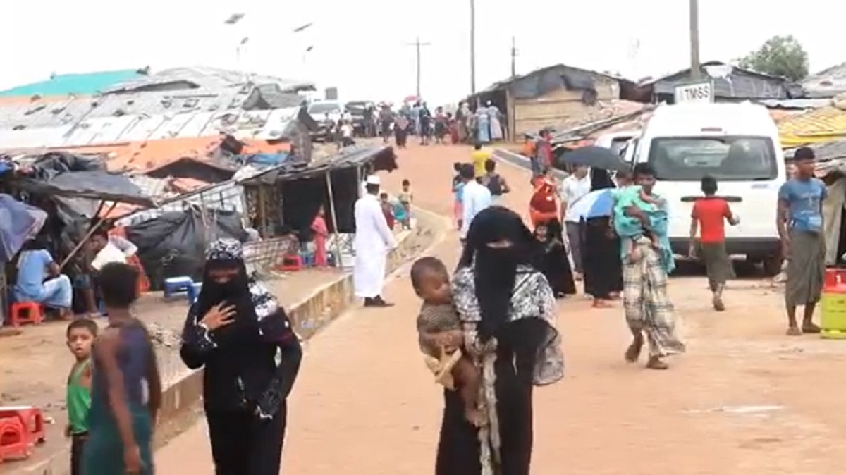 রোহিঙ্গা ক্যাম্পে দু’পক্ষের গোলাগুলিতে নিহত ১