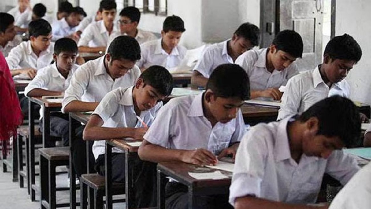 তীব্র গরমে মাধ্যমিকের ক্লাস বন্ধ ঘোষণা