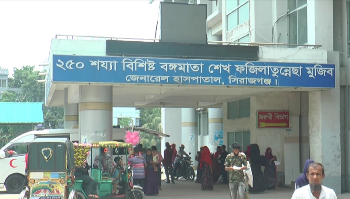 সিরাজগঞ্জে বাস চাপায় মা-ছেলেসহ নিহত ৩