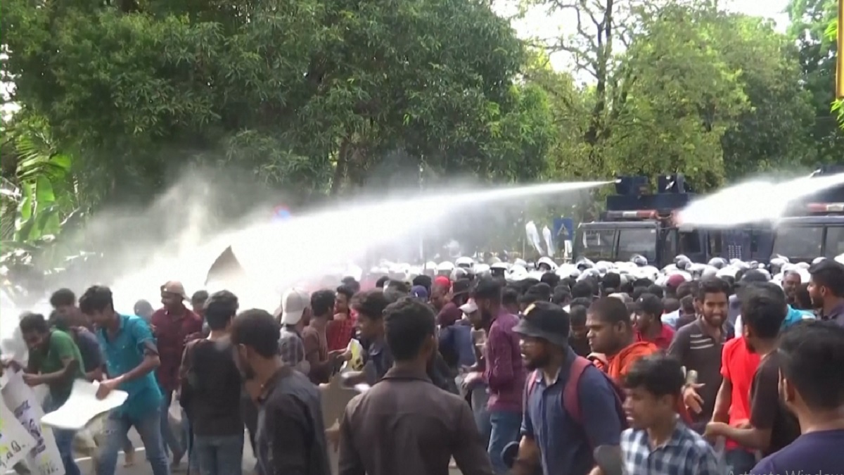 আবারও বিক্ষোভে উত্তাল শ্রীলঙ্কা