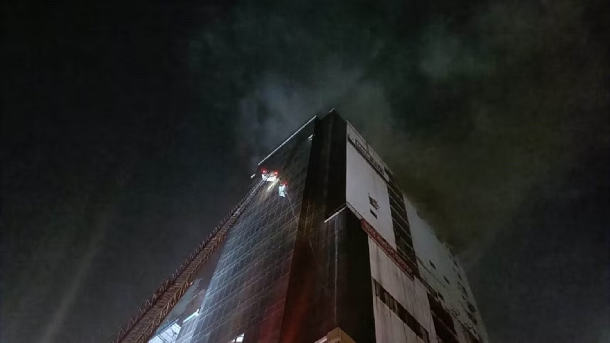 শ্যামলীতে বহুতল ভবনে আগুন, ১ জনের মরদেহ উদ্ধার