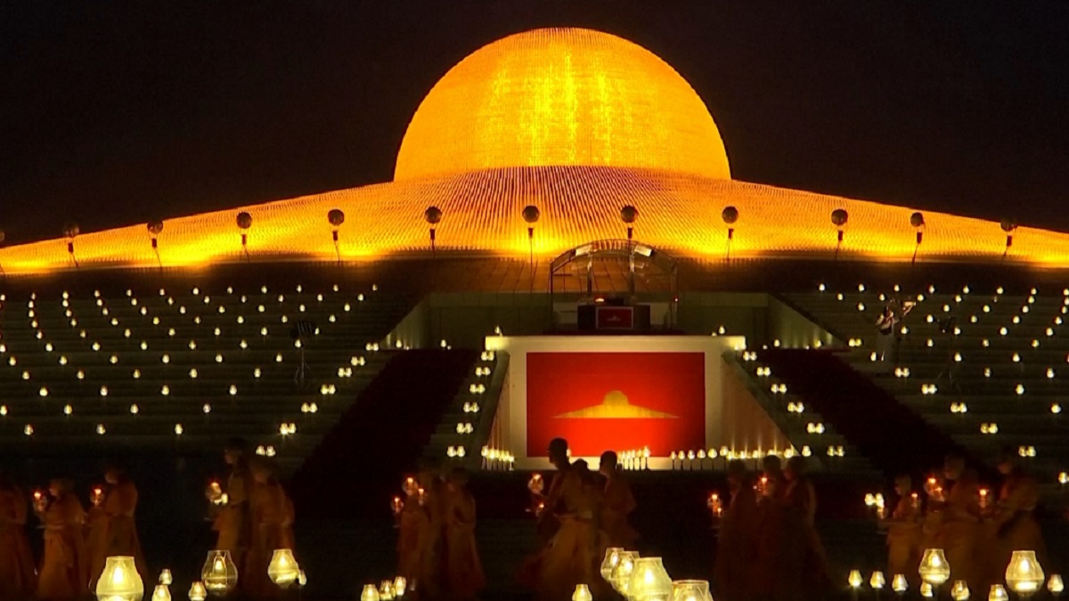 লাখো বাতি জ্বালিয়ে থাইল্যান্ডে পালিত বৌদ্ধ পূর্ণিমা