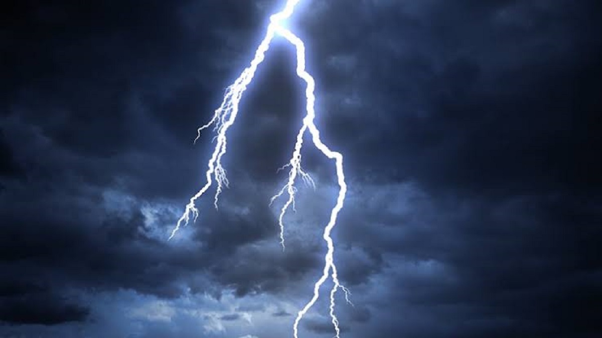 কুষ্টিয়ায় ফুটবল খেলতে গিয়ে বজ্রপাতে নিহত ২