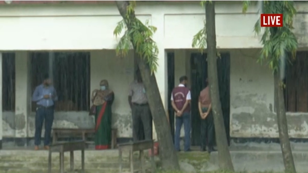 সিসিটিভির মাধ্যমে নির্বাচন পর্যবেক্ষণ করছে ইসি