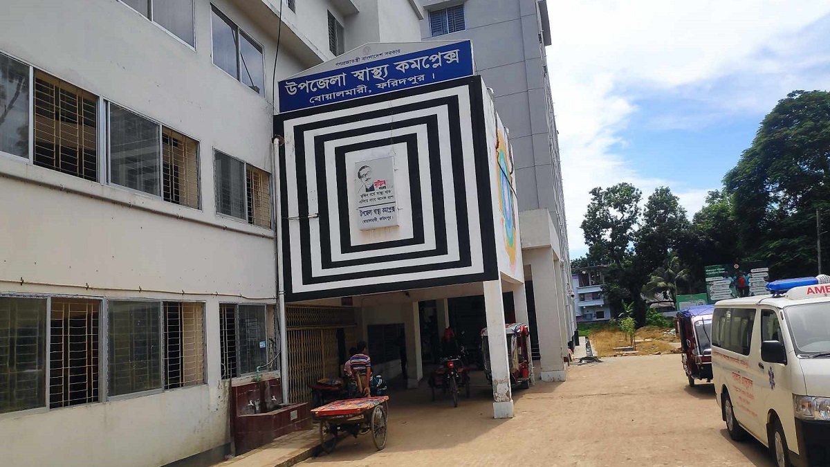 বোয়ালমারীতে অটোভ্যানের চাপায় প্রাণ গেল শিশুর