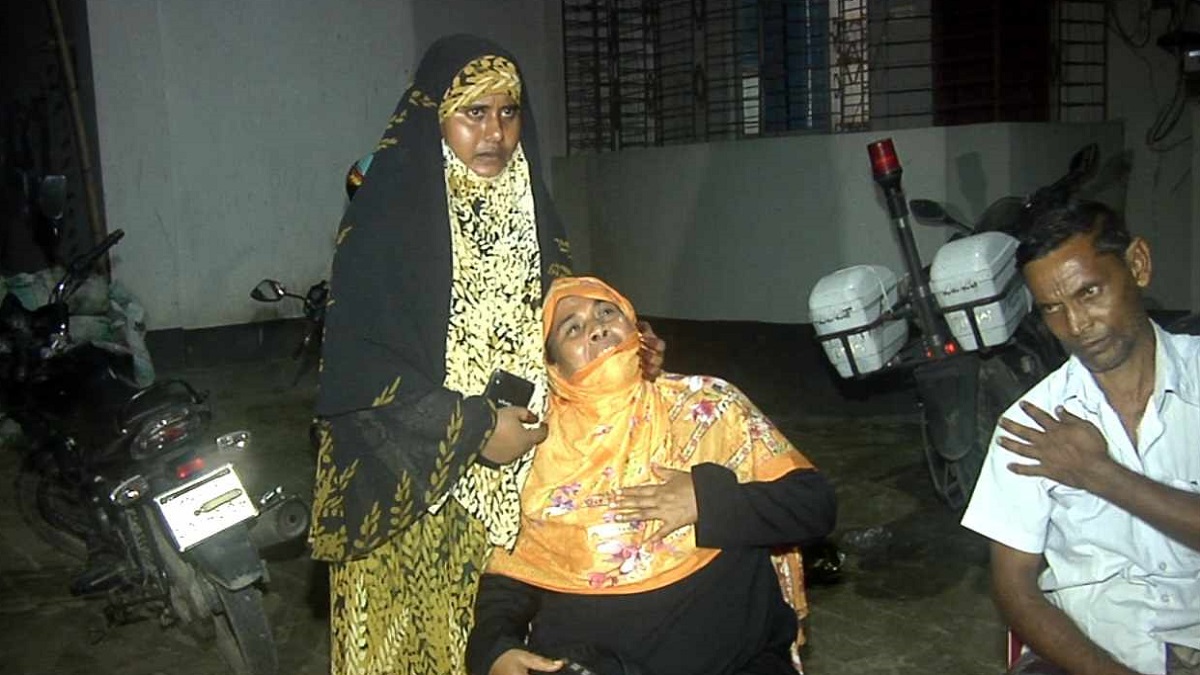 বগুড়ায় ট্রাকের চাপায় প্রাণ গেল মা-ছেলের, গুরুতর আহত বাবা