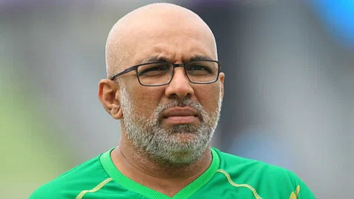 বিমানবন্দরে চরম ভোগান্তিতে হাথুরুসিংহে, হারিয়ে ফেললেন লাগেজ