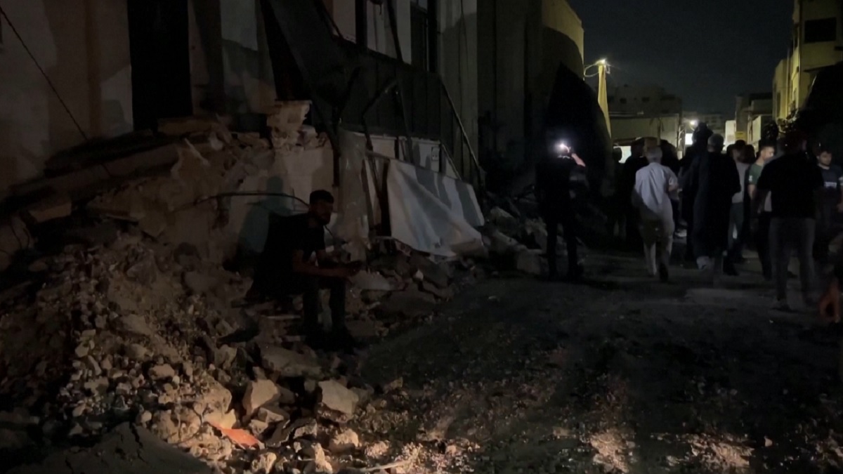 জেনিনে ইসরায়েলি আগ্রাসনের জেরে শরণার্থী শিবির ছেড়ে পালাচ্ছেন হাজার হাজার ফিলিস্তিনি