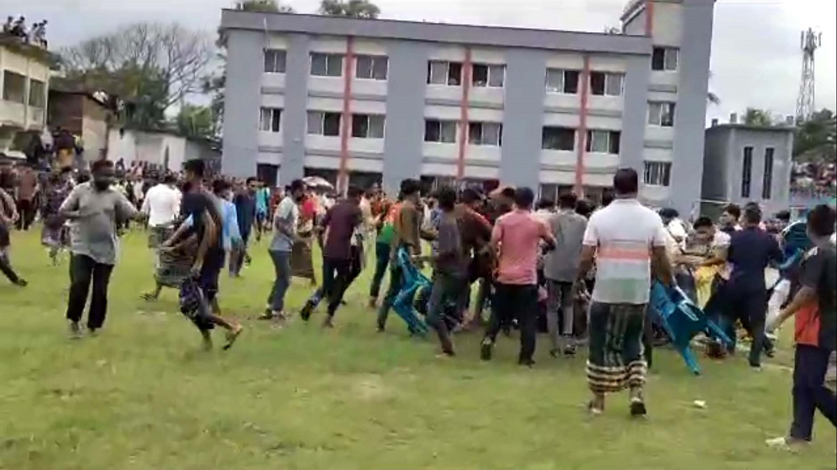 ঝিনাইদহে ফুটবল খেলাকে কেন্দ্র করে দু’পক্ষের সংঘর্ষ, আহত অন্তত ১০