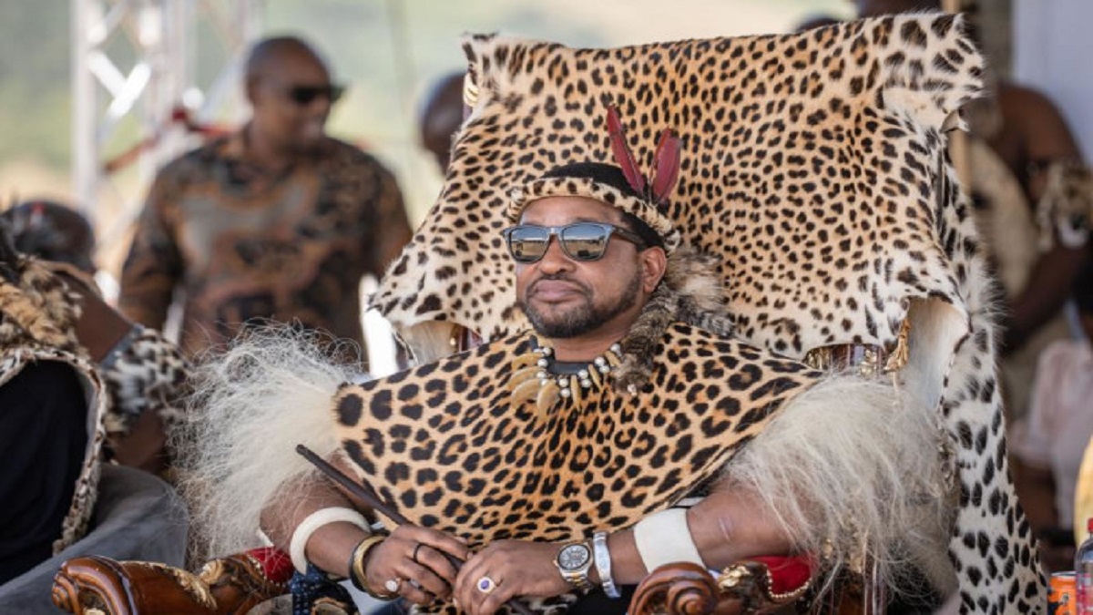 সন্দেহজনক বিষক্রিয়ায় হাসপাতালে ভর্তি জুলু রাজা