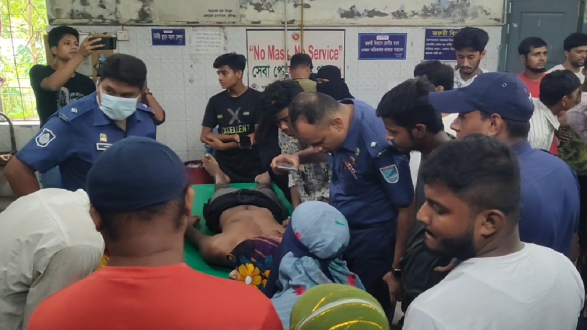 মুন্সিগঞ্জে চাঁদাবাজির প্রতিবাদ করায় প্রাণ গেল ব্যবসায়ীর, অভিযুক্তের বাড়ি ভাঙচুর