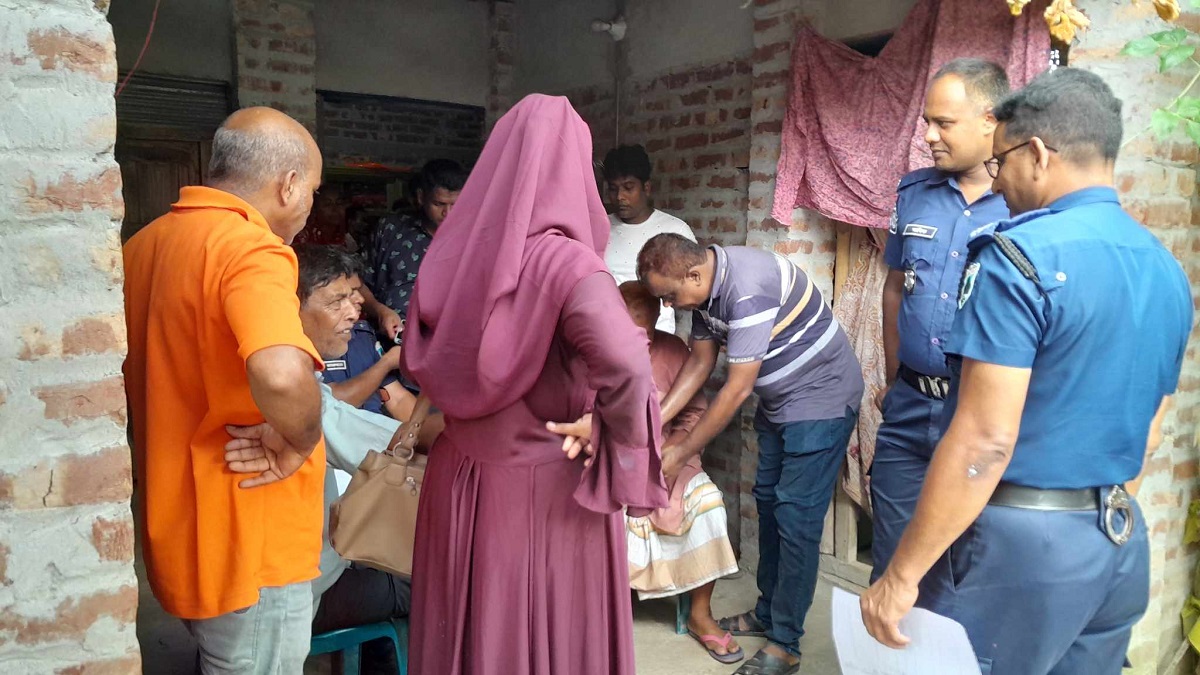 নাটোরে শাশুড়িকে গলাটিপে হত্যার অভিযোগে বোনসহ পুত্রবধূ আটক