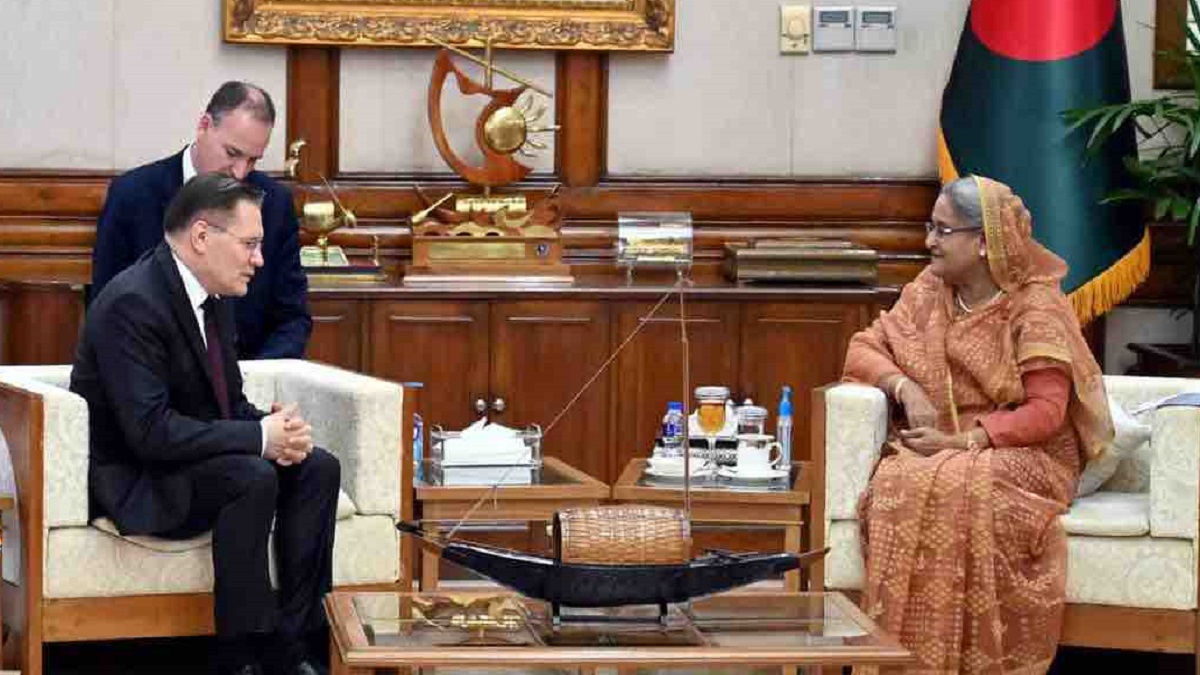 প্রধানমন্ত্রীর সাথে রোসাটম মহাপরিচালকের সৌজন্য সাক্ষাৎ