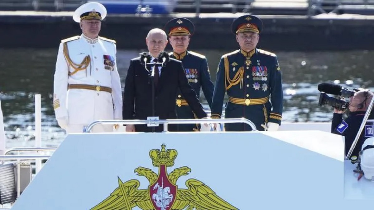 ৩০টি নতুন অত্যাধুনিক জাহাজ যুক্ত হবে রুশ নৌবহরে: পুতিন