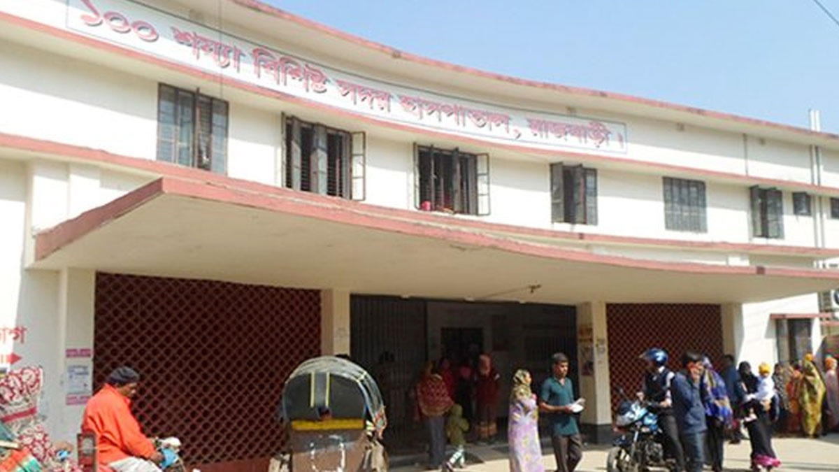 রাজবাড়ীতে দুই বাসের সংঘর্ষে নারী পোষাক কর্মীর হাত বিচ্ছিন্ন, আহত ১৫