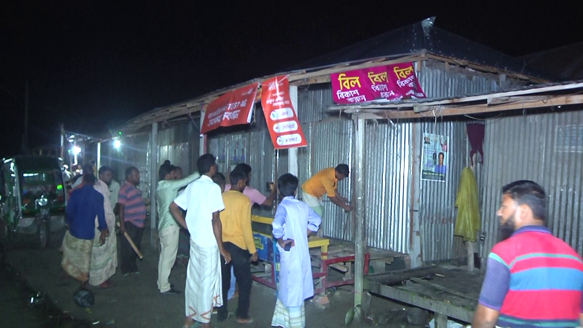 পচা আম পাওয়ায় ফল বিক্রেতার দাদাকে পিটিয়ে মারলো ক্রেতা