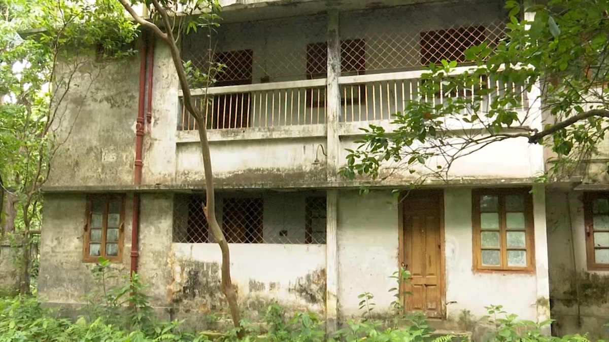 তাহেরের ঘাতকদের মৃত্যুদণ্ড দেখার অপেক্ষায় একটি বাড়ি