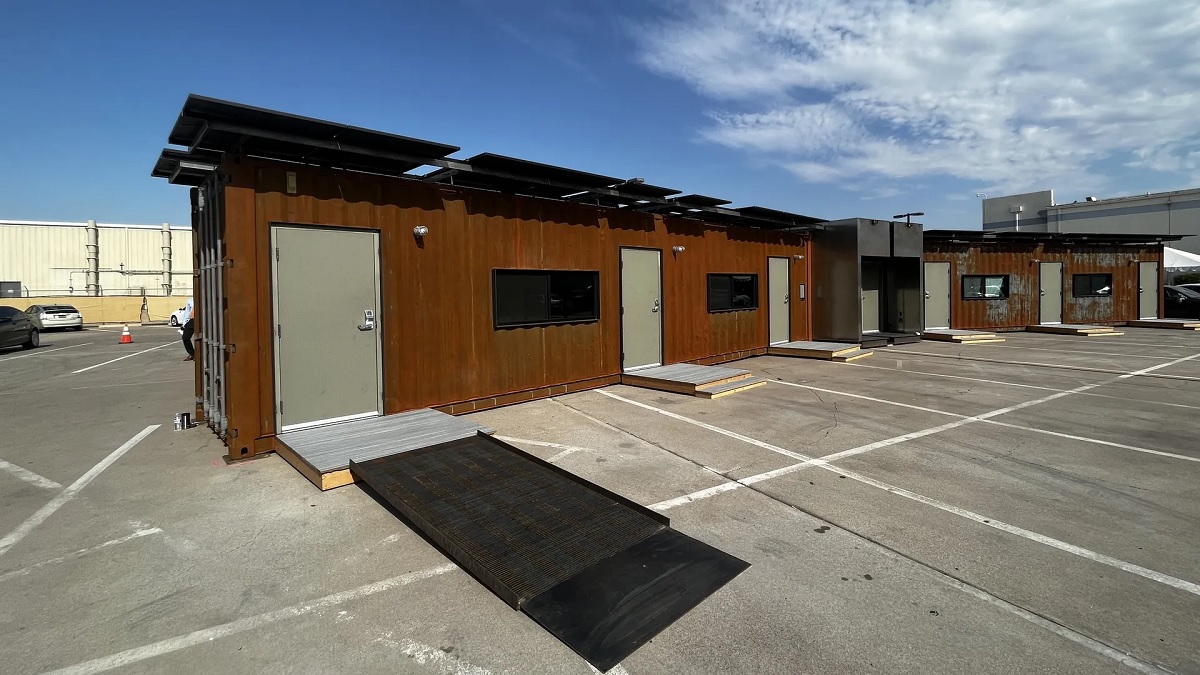 তীব্র দাবদাহে যুক্তরাষ্ট্রে গৃহহীনদের জন্য বানানো হচ্ছে শীতাতপ নিয়ন্ত্রিত কন্টেইনার হাউজ