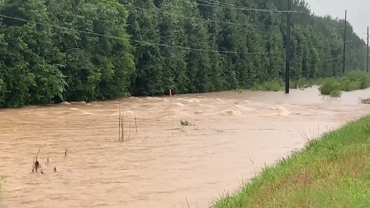 টানা বৃষ্টি ও আকস্মিক বন্যায় বিপর্যস্ত যুক্তরাষ্ট্রের উত্তর-পূর্বাঞ্চল, নিহত ৫
