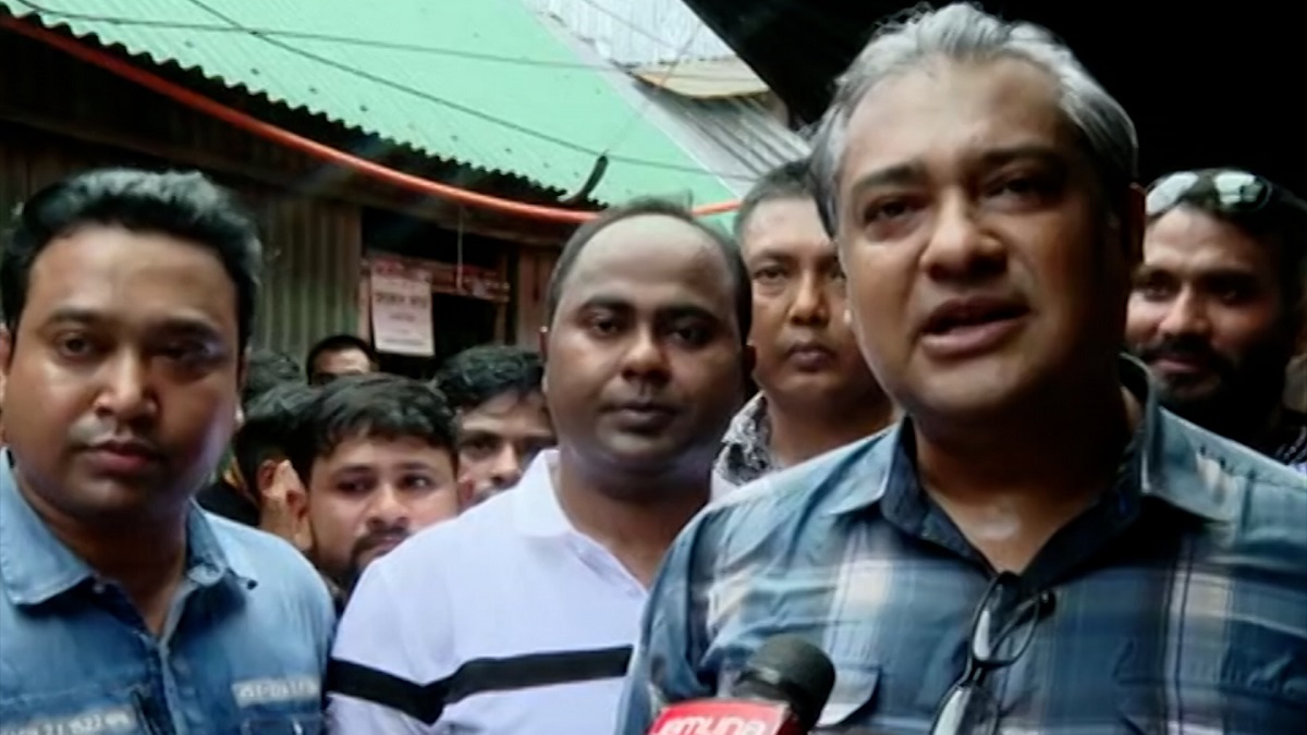 ঢাকা-১৭ আসনে ভোট: কড়াইল বস্তিতে আ. লীগ ও জাকের পার্টির প্রার্থীর প্রচারণা