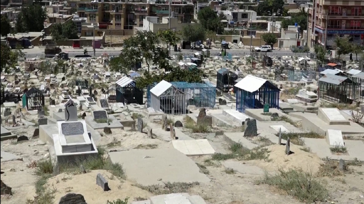 আজও আফগানিস্তানের রাস্তা-ঘাটে মৃত্যু ফাঁদ হয়ে আছে হাজারো ক্লাস্টার বোমা