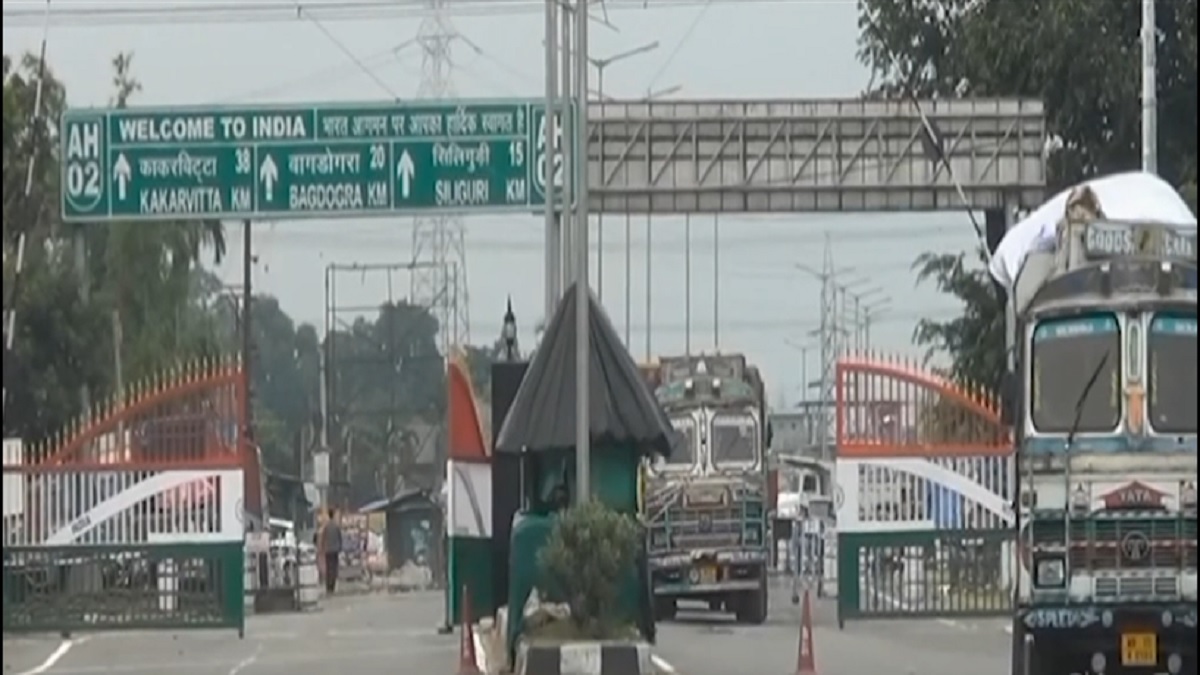 বাংলাবান্ধায় পাথর আমদানি শুরু হয়নি আজও, বিপাকে ব্যবসায়ীরা