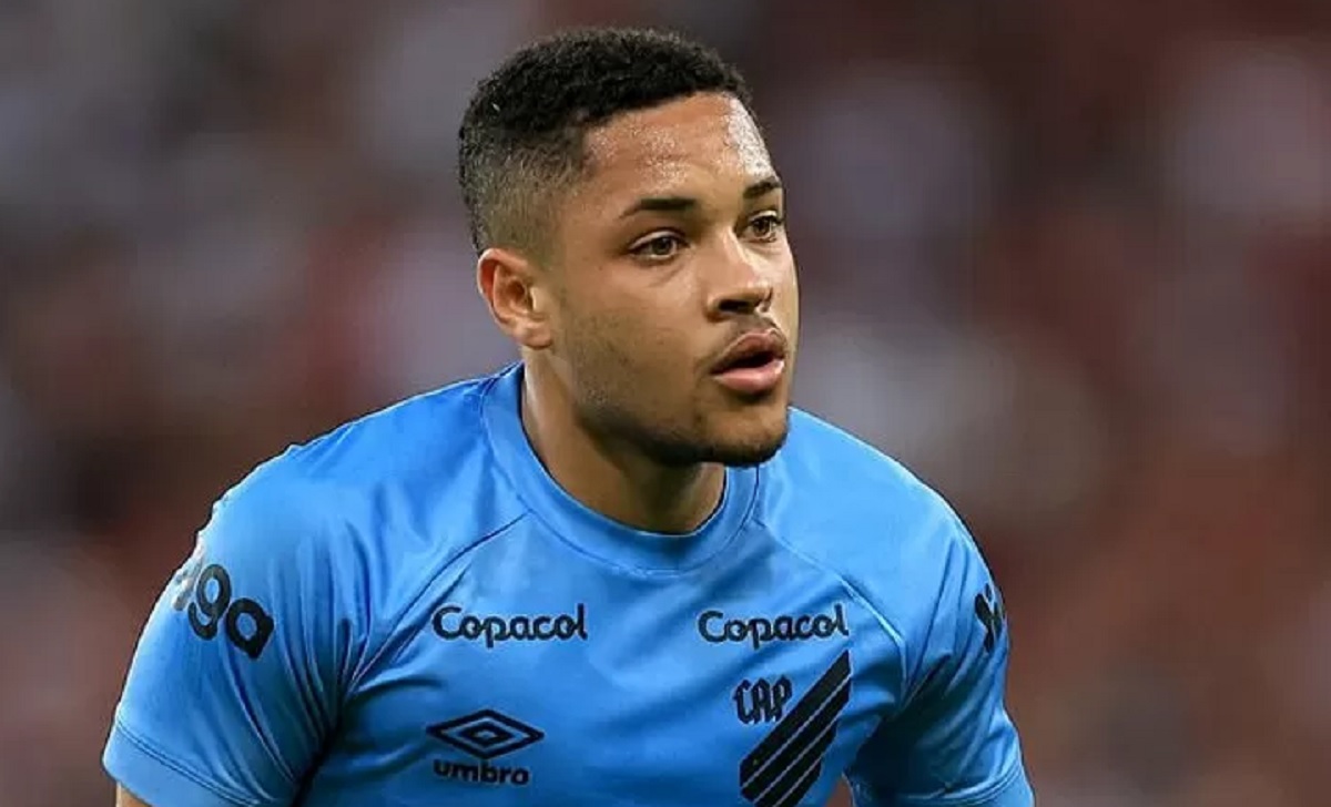 ৭ বছরের চুক্তিতে বার্সায় ব্রাজিলের ‘নতুন রোনালদো’