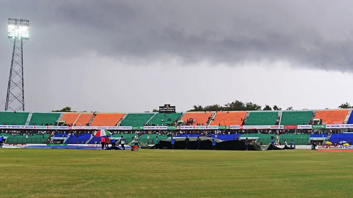 থেমেছে বৃষ্টি; ৪৩ ওভারে হবে ম্যাচ