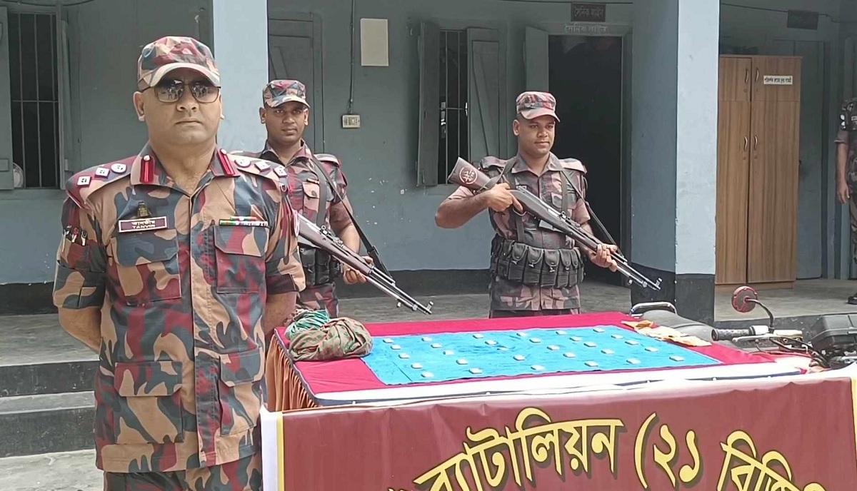 বেনাপোলের দৌলতপুর সীমান্ত থেকে ৩০ পিস স্বর্ণের বার জব্দ