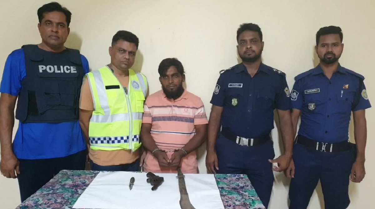 ভোলায় পিস্তল ও দেশীয় অস্ত্রসহ যুবক আটক