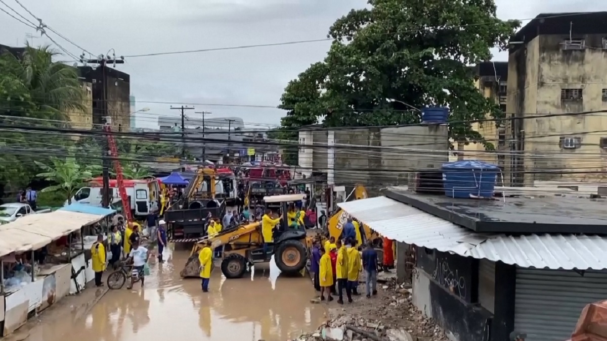 ব্রাজিলে ভবন ধসে প্রাণহানি বেড়ে ১৪