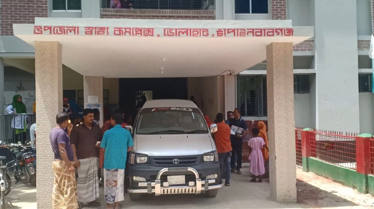 চাঁপাইনবাবগঞ্জে ট্রাক-সিএনজির মুখোমুখি সংঘর্ষে নিহত ২