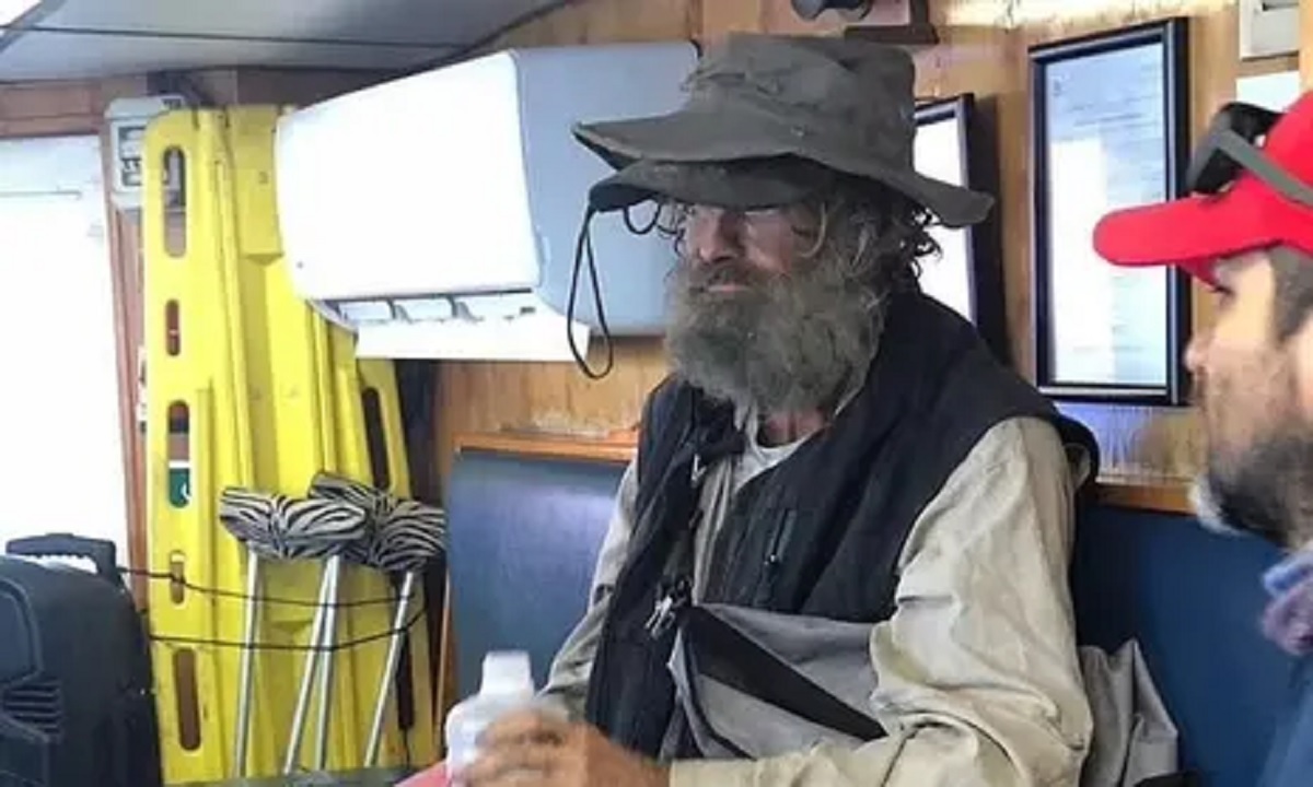 কাঁচা মাছ ও বৃষ্টির পানি খেয়েই বেঁচে ছিলেন নিখোঁজ সেই নাবিক