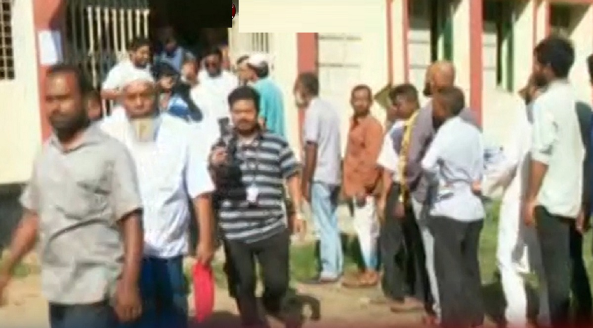 চট্টগ্রাম-১০ আসনের উপ-নির্বাচনে চলছে ভোটগ্রহণ