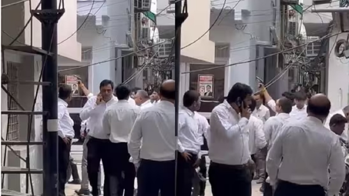 গাড়ি পার্কিংয়ের জায়গা নিয়ে নয়াদিল্লির আদালতে গোলাগুলি