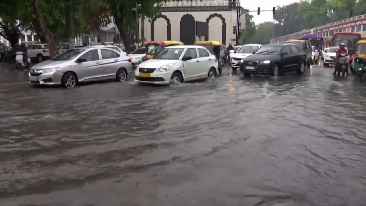 দুই দশকের মধ্যে একদিনে সর্বোচ্চ বৃষ্টিপাত দেখলো দিল্লি