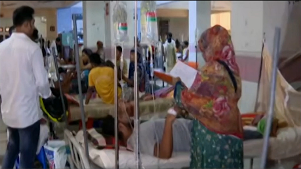 ডেঙ্গু রোগীর চাপে তিল ধারণের ঠাঁই নেই হাসপাতালগুলোতে
