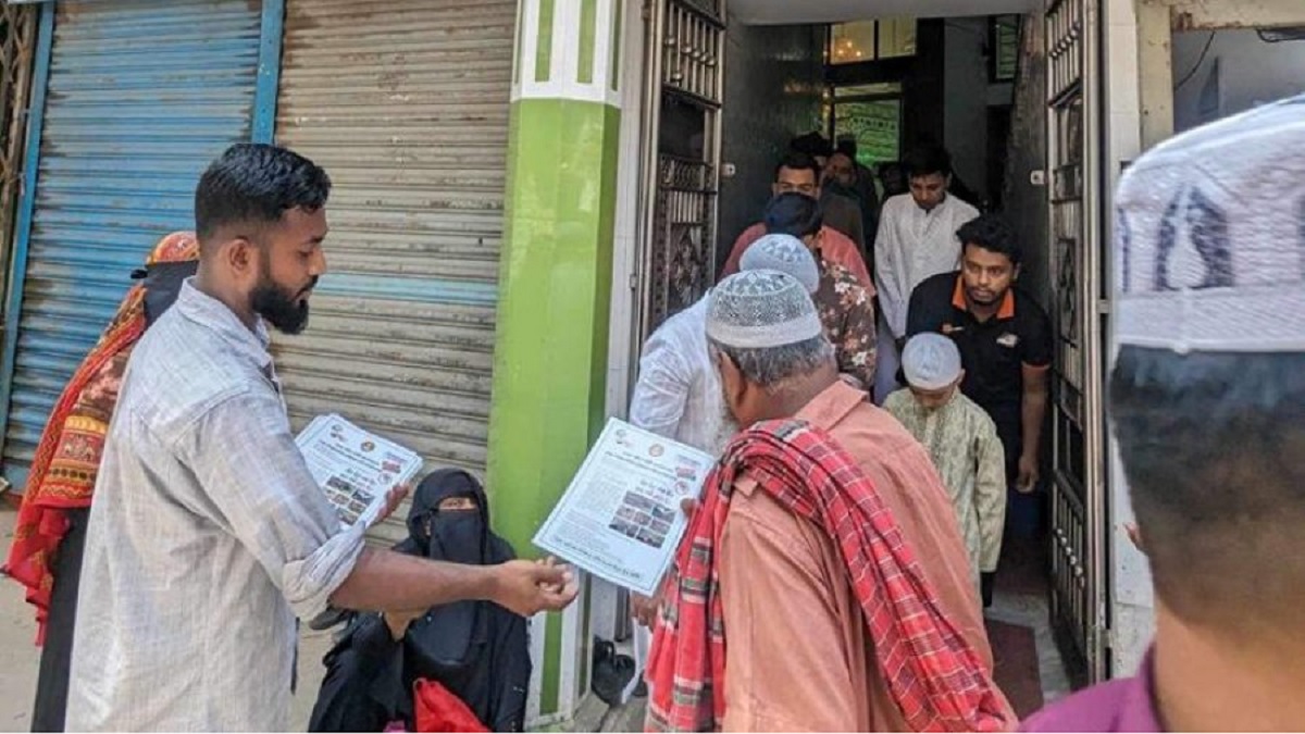 ডেঙ্গু সচেতনতায় মসজিদে আলোচনা ও লিফলেট বিতরণ